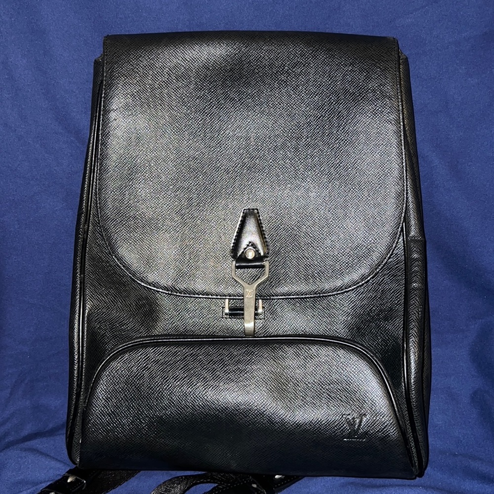 Black LV Taiga Leather Cassiar backpack - Taking offers